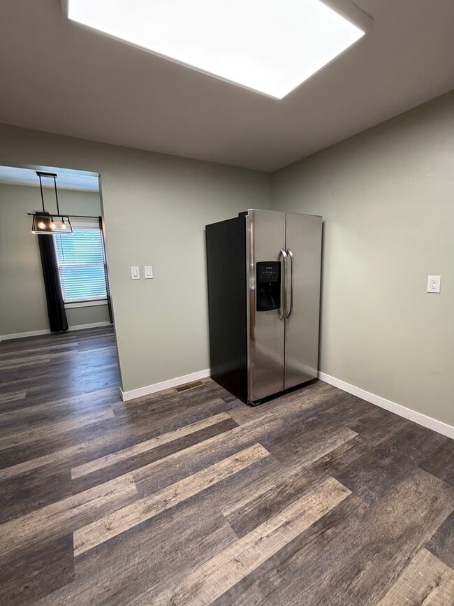 Building Photo - 2 bedroom 2 bathroom