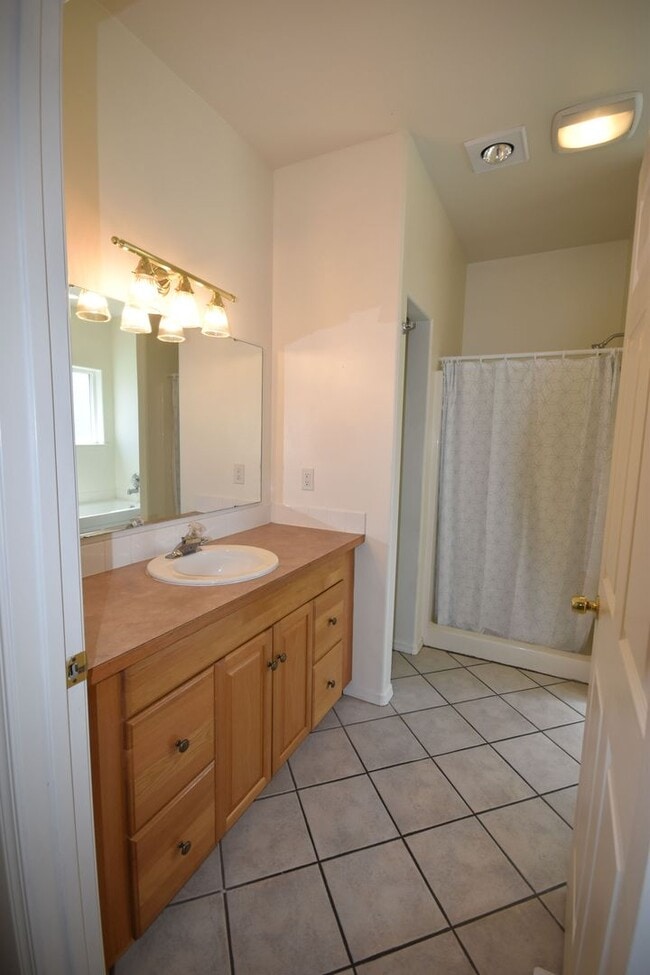 Building Photo - Cozy Pet-Friendly Rental in a Quiet Kennew...