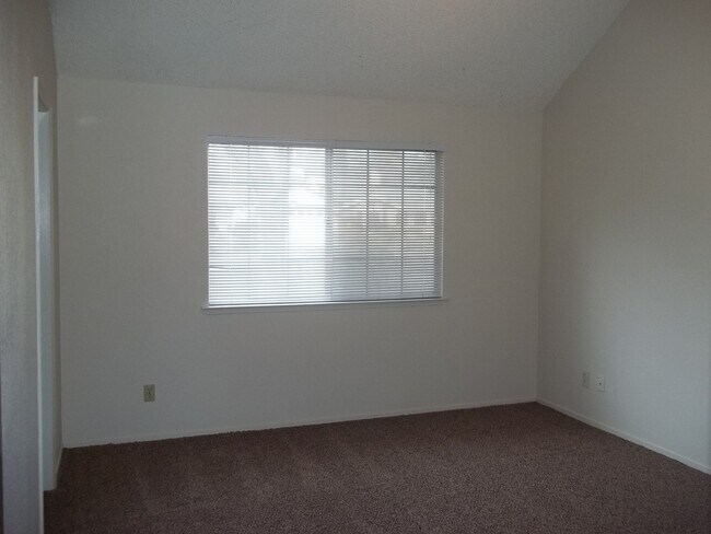 Building Photo - West Clovis location,  potential Buchanan ...
