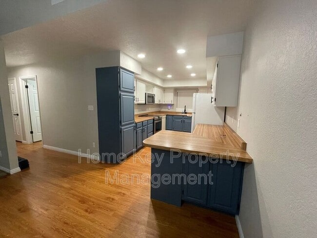 Building Photo - 54 E 300 S