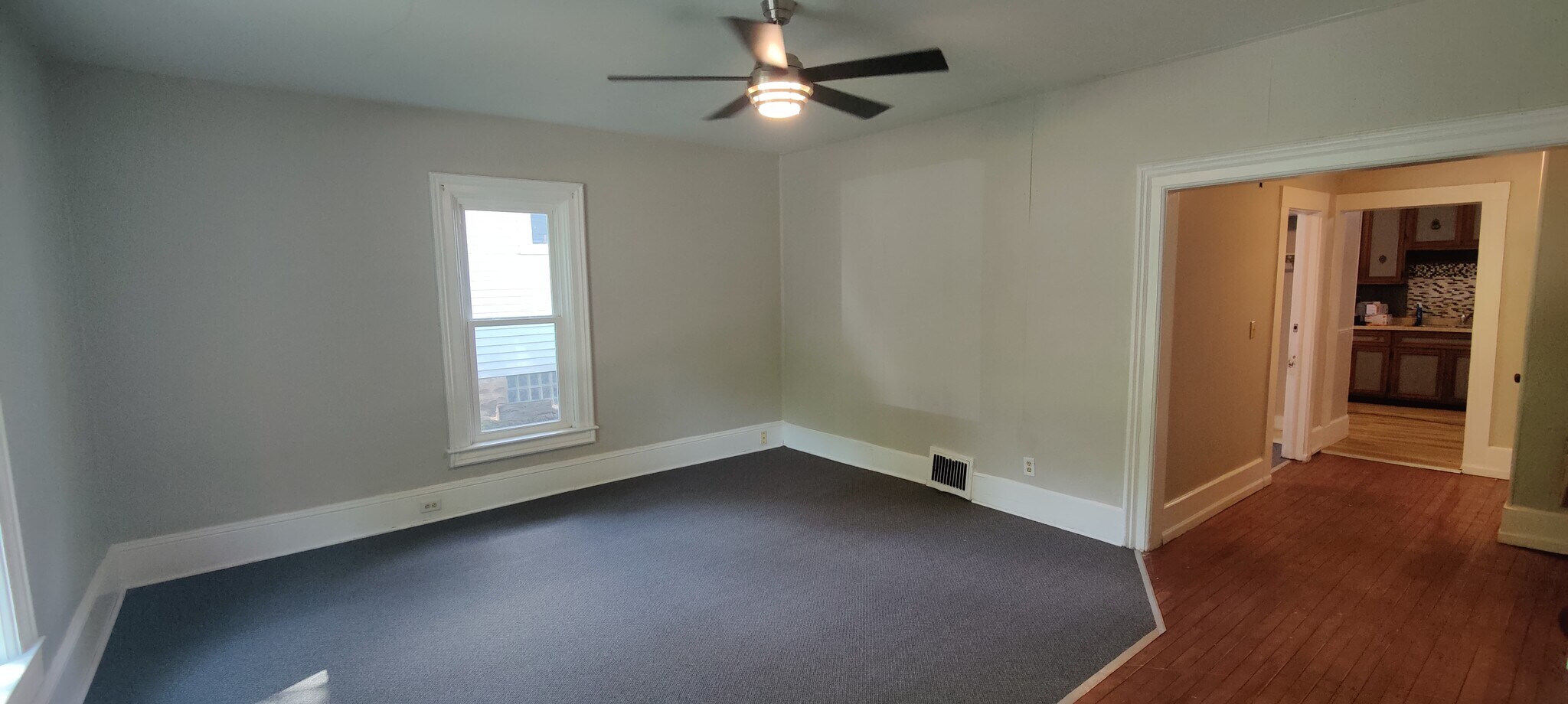 Family Room - 1011 2nd Ave