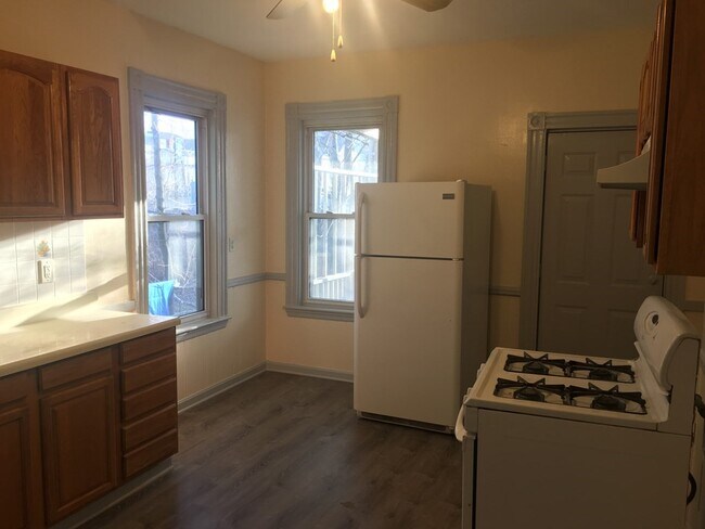 Primary Photo - 22 W Walnut Park