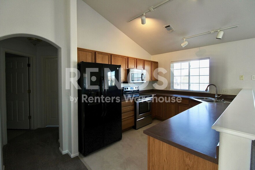 Building Photo - 3242 E 103rd Dr