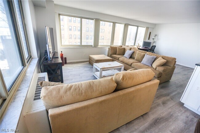 Building Photo - 12520 Edgewater Dr