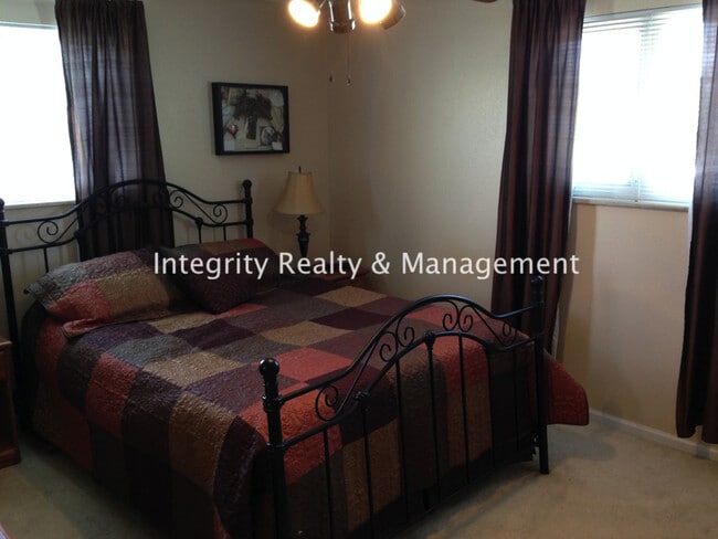 Building Photo - 13637 Pisces Ct