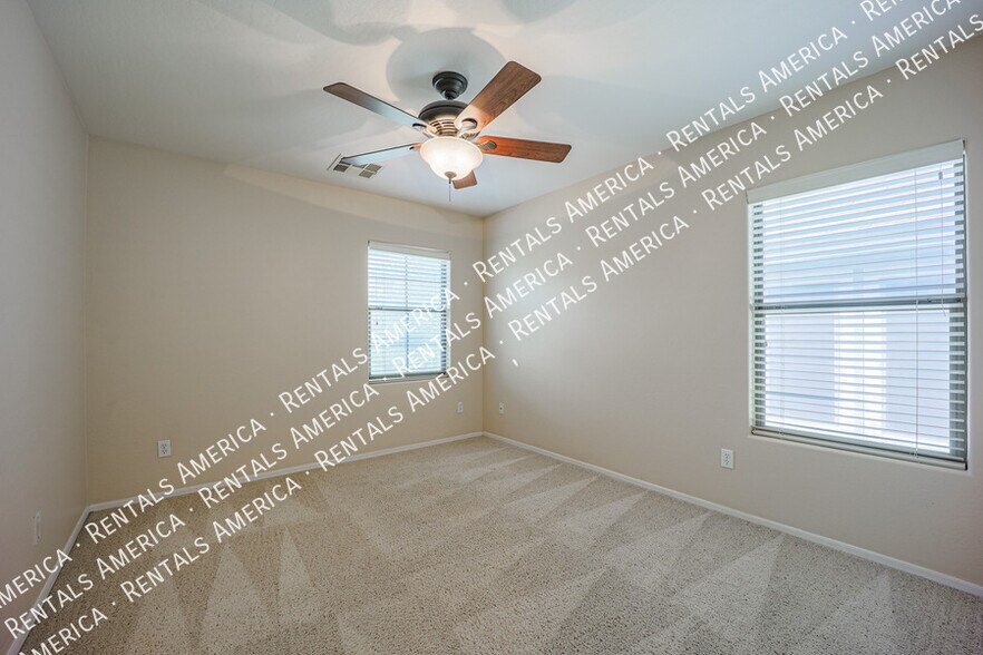 Building Photo - 3854 E Parkview Dr