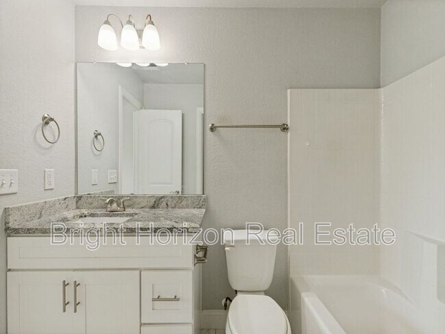 Building Photo - 449 Woodgrove Dr