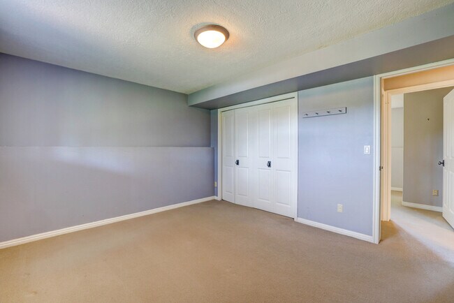 Building Photo - 801 N Haines St