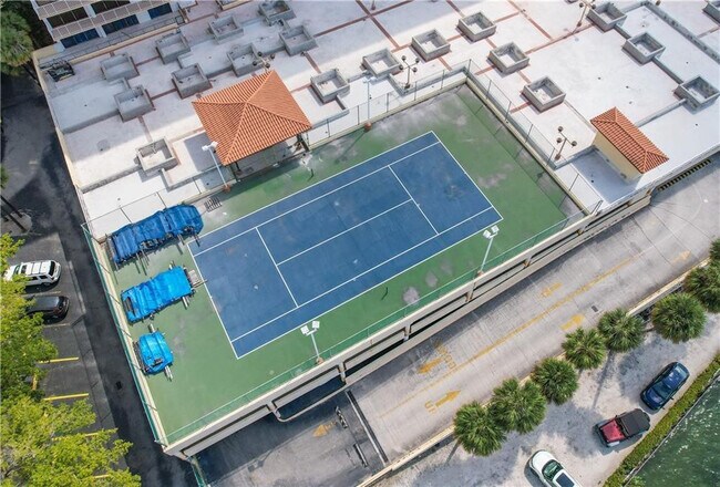 Building Photo - 290 174th St St