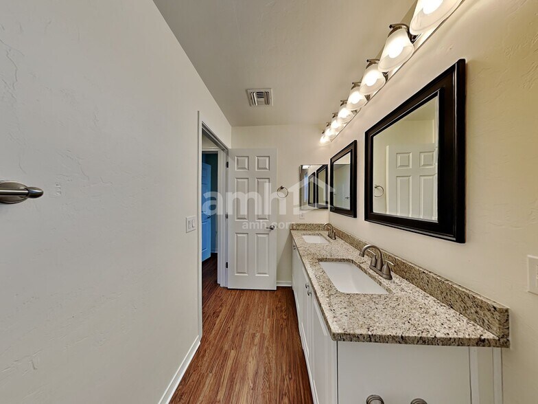 Building Photo - 739 W Paseo Celestial