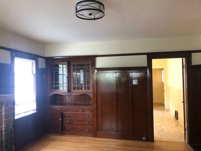Building Photo - Rockridge house, Walk to Bart, Shops and R...