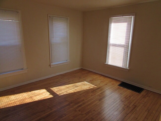 Building Photo - Spacious Madison 4-Bedroom Near Camp Randa...