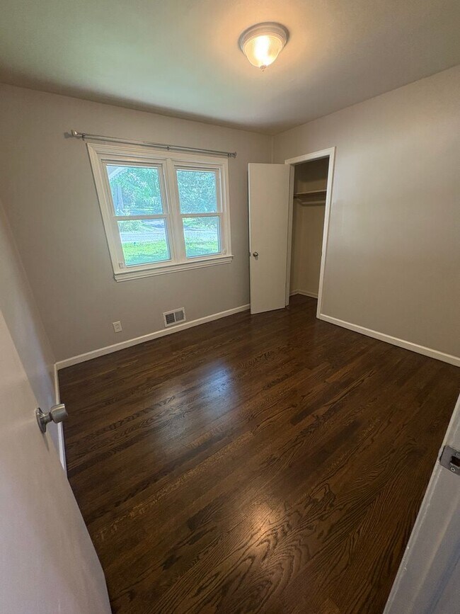 Building Photo - Spacious 4 Bed / 2.5 Bath Home on Nearly 3/4 Acre Lot with Walkout Basement and Multiple Living A...