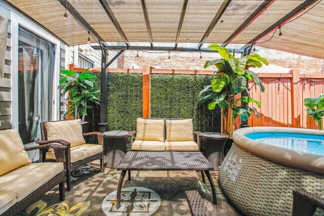 Building Photo - 2 BED PLUS DEN!!! * Fully Furnished and Fa...