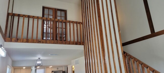 Building Photo - COLONIAL PARK LUXURY CONDO TOTAL UPDATED