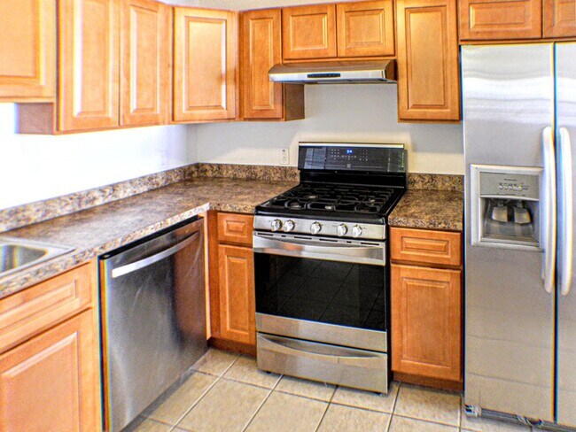 Building Photo - Point Breeze Three Bedroom Home