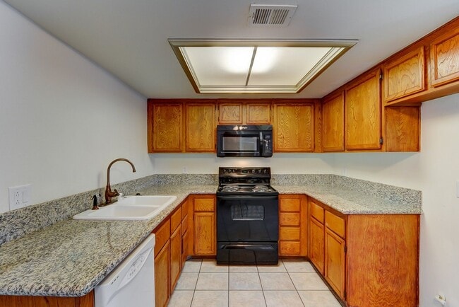 Building Photo - 1701 E Katie Ave