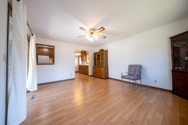 Building Photo - 14865 Damask Ave W