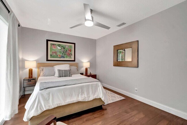 Building Photo - 5660 Golfway Dr