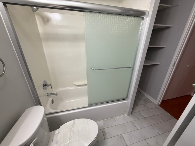 Building Photo - 744 W Gordon Terrace