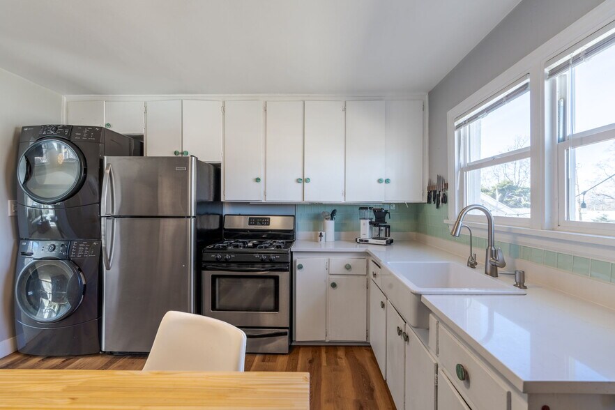 Building Photo - 2731 S Sherman St