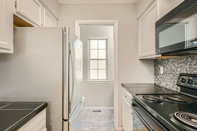 Building Photo - 8256 S Fillmore Way