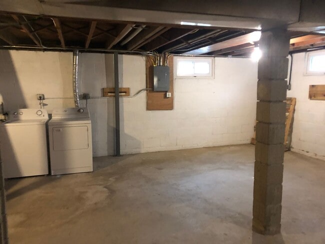 Building Photo - 204 1/2-204-1/2 Park Rd