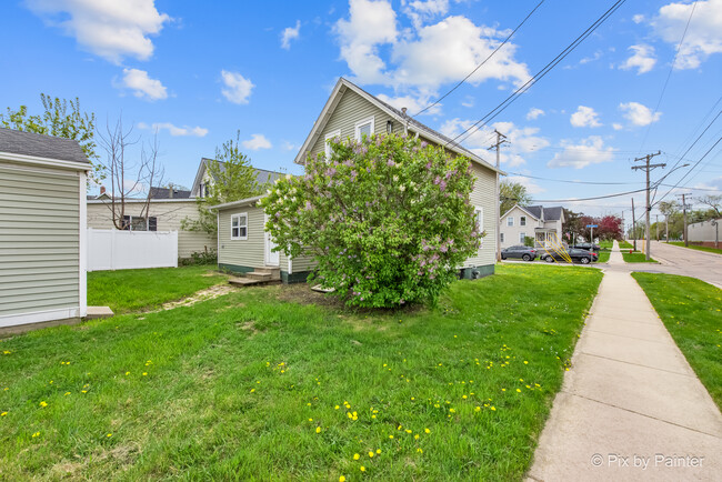 Building Photo - 429 W Ottawa St