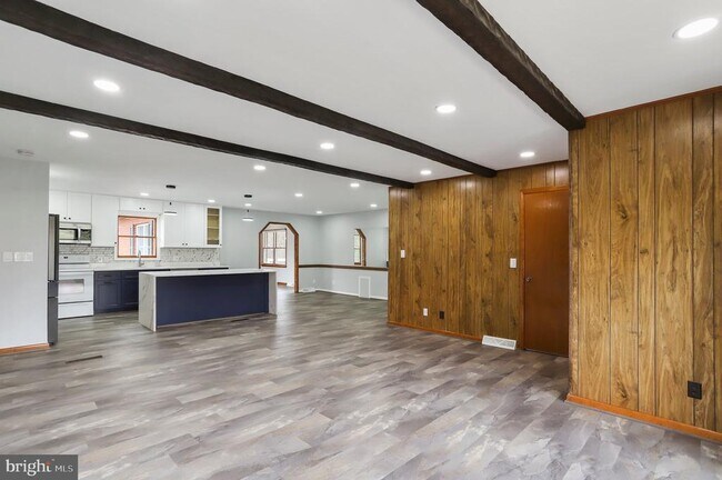 Building Photo - 5 Orchard Pl