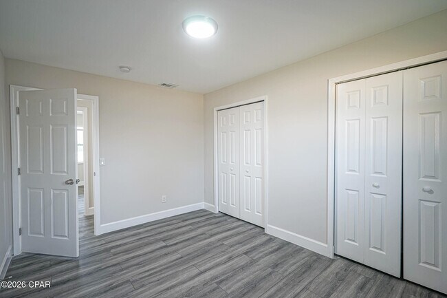 Building Photo - 410 S Star Ave