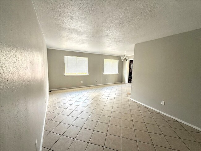 Building Photo - 1909 Forestdale Dr