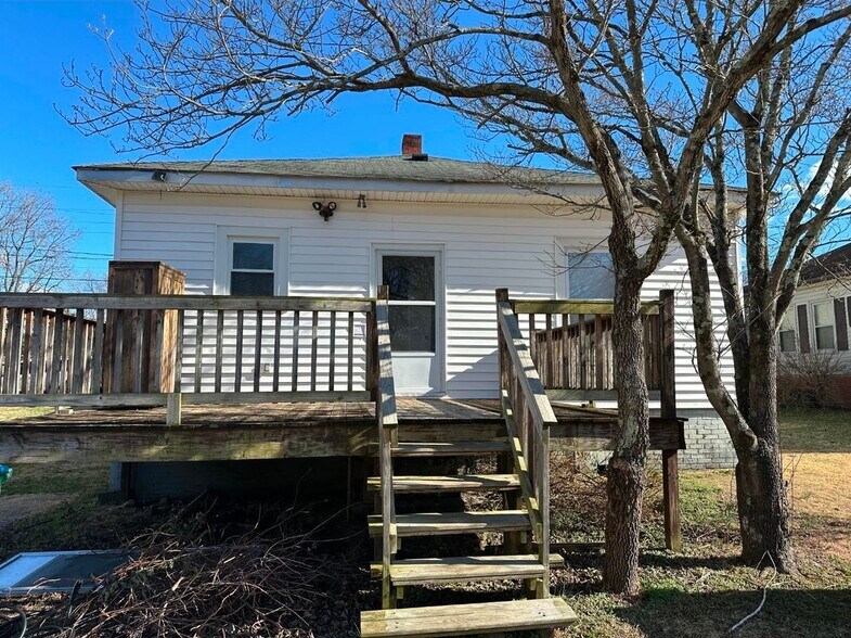 Building Photo - 110 S Valley St