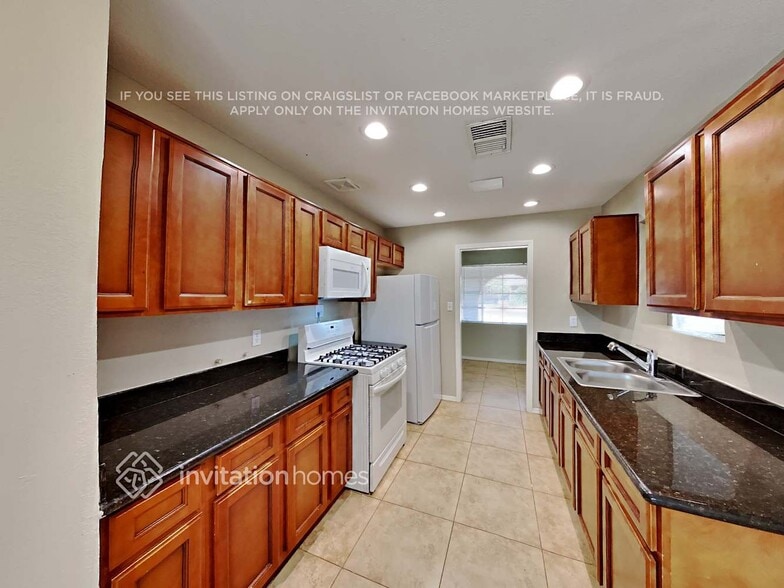 Building Photo - 402 N 47th Pl