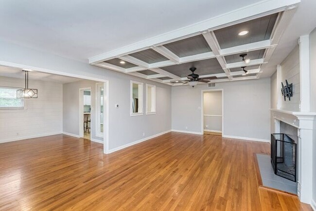 Building Photo - Fantastic 4 Bedroom Home In Great North Indy Location!