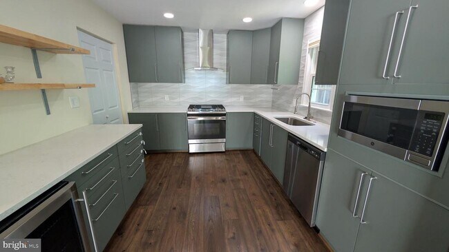 Building Photo - 5813 Shana Pl