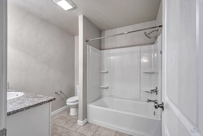 Building Photo - 1306 E 94th St