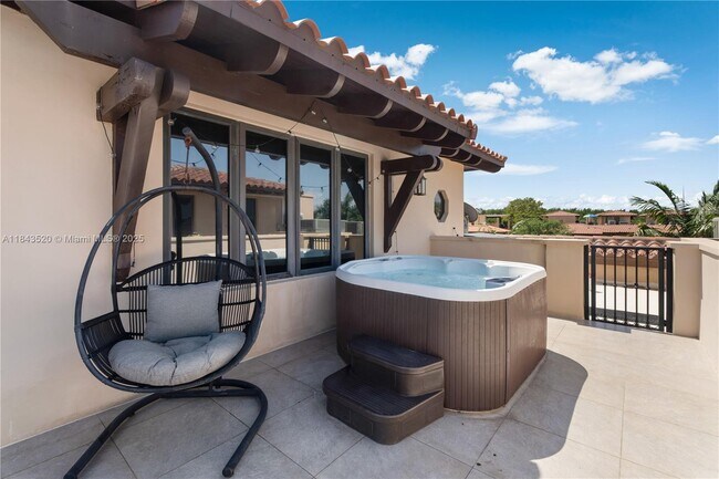 Building Photo - 6222 Paradise Point Dr