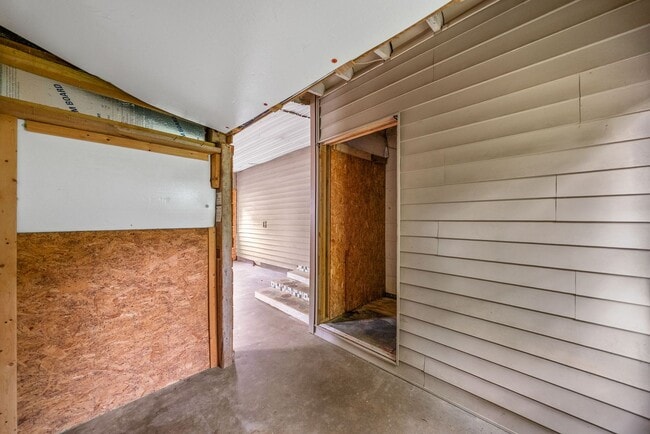 Building Photo - 2 Bedroom Pet Friendly Home For Rent Near ...