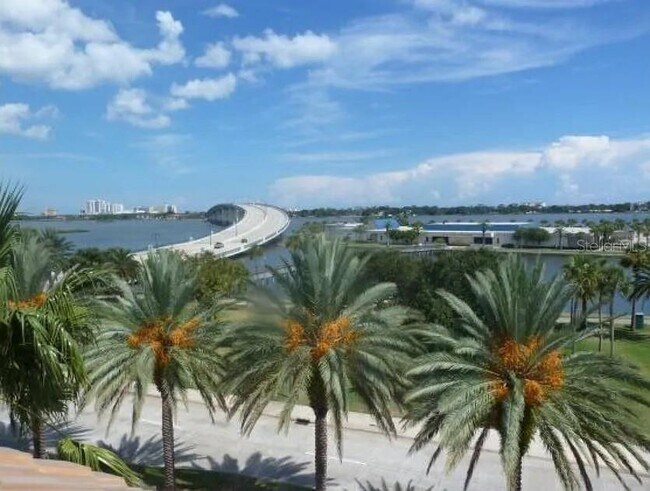 Building Photo - 128 S Beach St