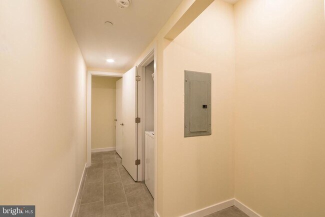 Building Photo - 1300 S 24th St