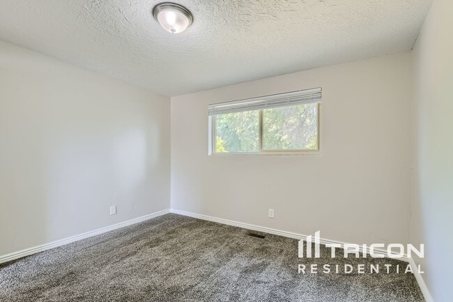 Building Photo - 667 W 2200 N