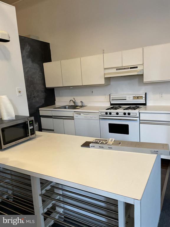 Building Photo - 408 Vine St