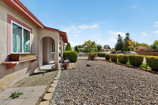 Building Photo - 2702 Avenida Del Sol