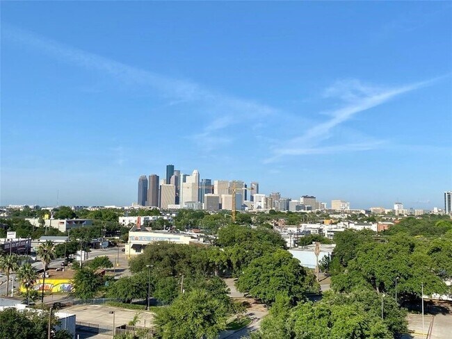 Building Photo - 3311 Yupon St