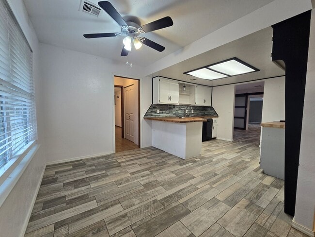 Building Photo - 4 bedroom 2 bath home in Seminole!