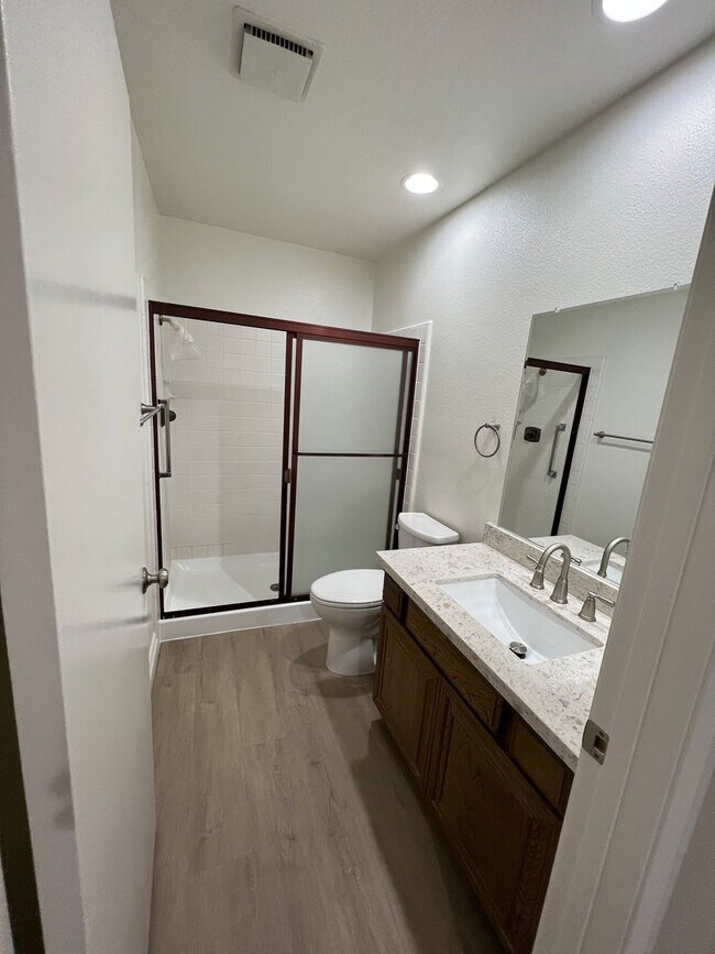 Building Photo - Updated 2 bed / 2 bath Home in Leisure Village