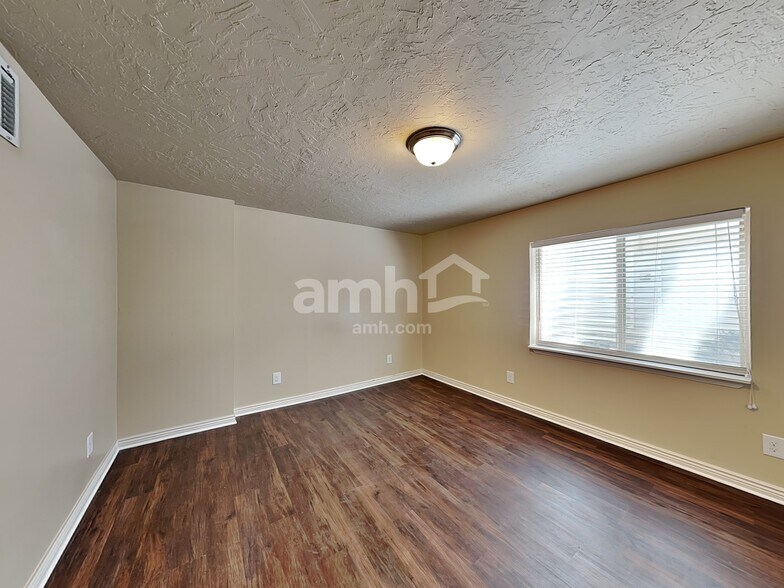 Building Photo - 8043 S Bury Rd