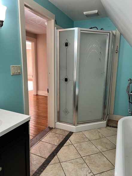 Bathroom - 136 E 9th St