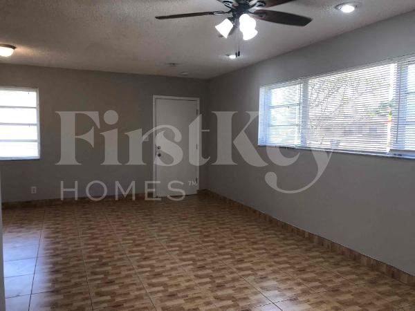 Building Photo - 1211 N 74th Way