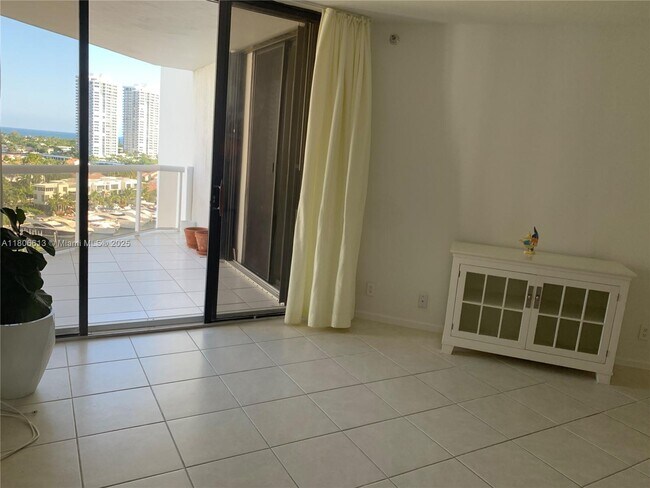 Building Photo - 3610 Yacht Club Dr